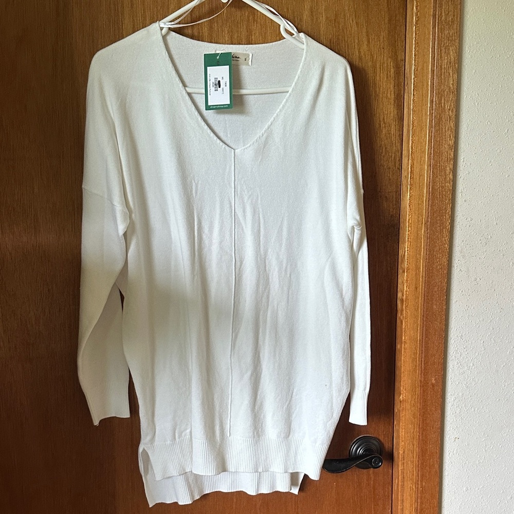Elegant Mahina White Knit V-Neck Sweater